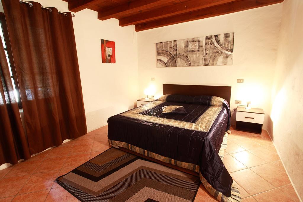 Agriturismo Licensi Del Bresa Villa Monzambano Værelse billede