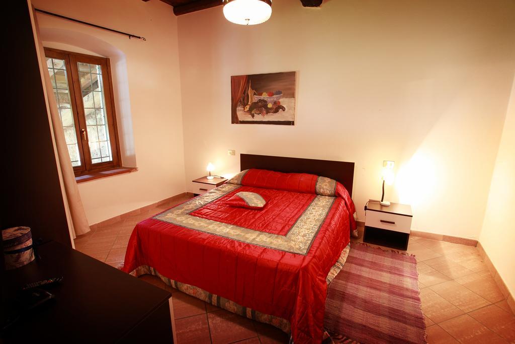 Agriturismo Licensi Del Bresa Villa Monzambano Værelse billede