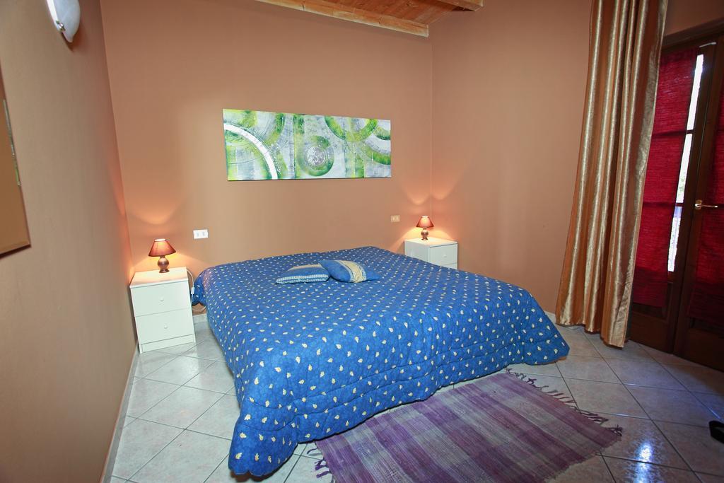 Agriturismo Licensi Del Bresa Villa Monzambano Værelse billede