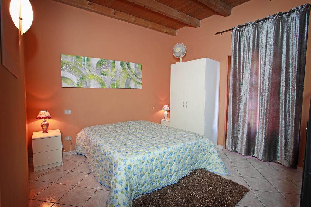 Agriturismo Licensi Del Bresa Villa Monzambano Værelse billede